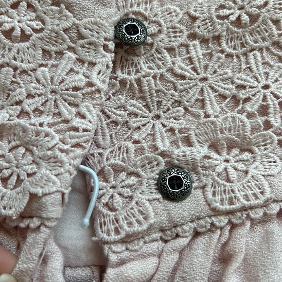 Artisan NY long sleeve linen like dress Flowey shirt with crochet floral design - Picture 7 of 10